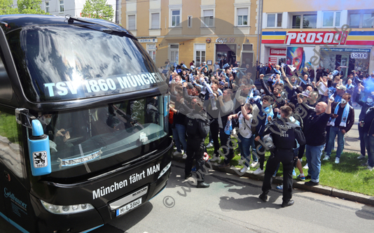 16.05.2021, TSV 1860 Muenchen - FC Bayern Muenchen II, Ankunft Mannschaftsbus

Hier nur Vorschaubilder !